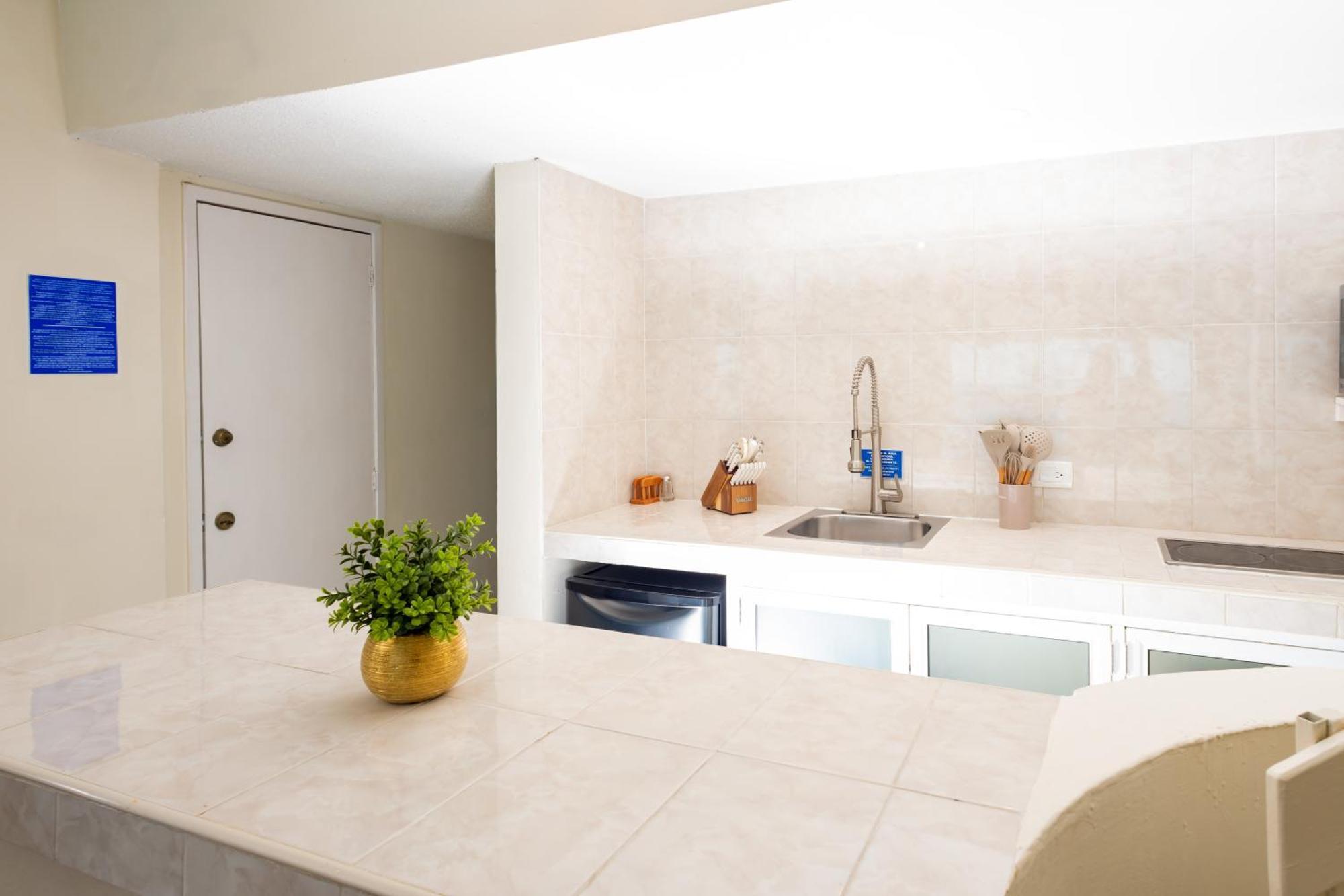 2 Story Oceanfront Penthouses On Cancun Beach! Exteriör bild