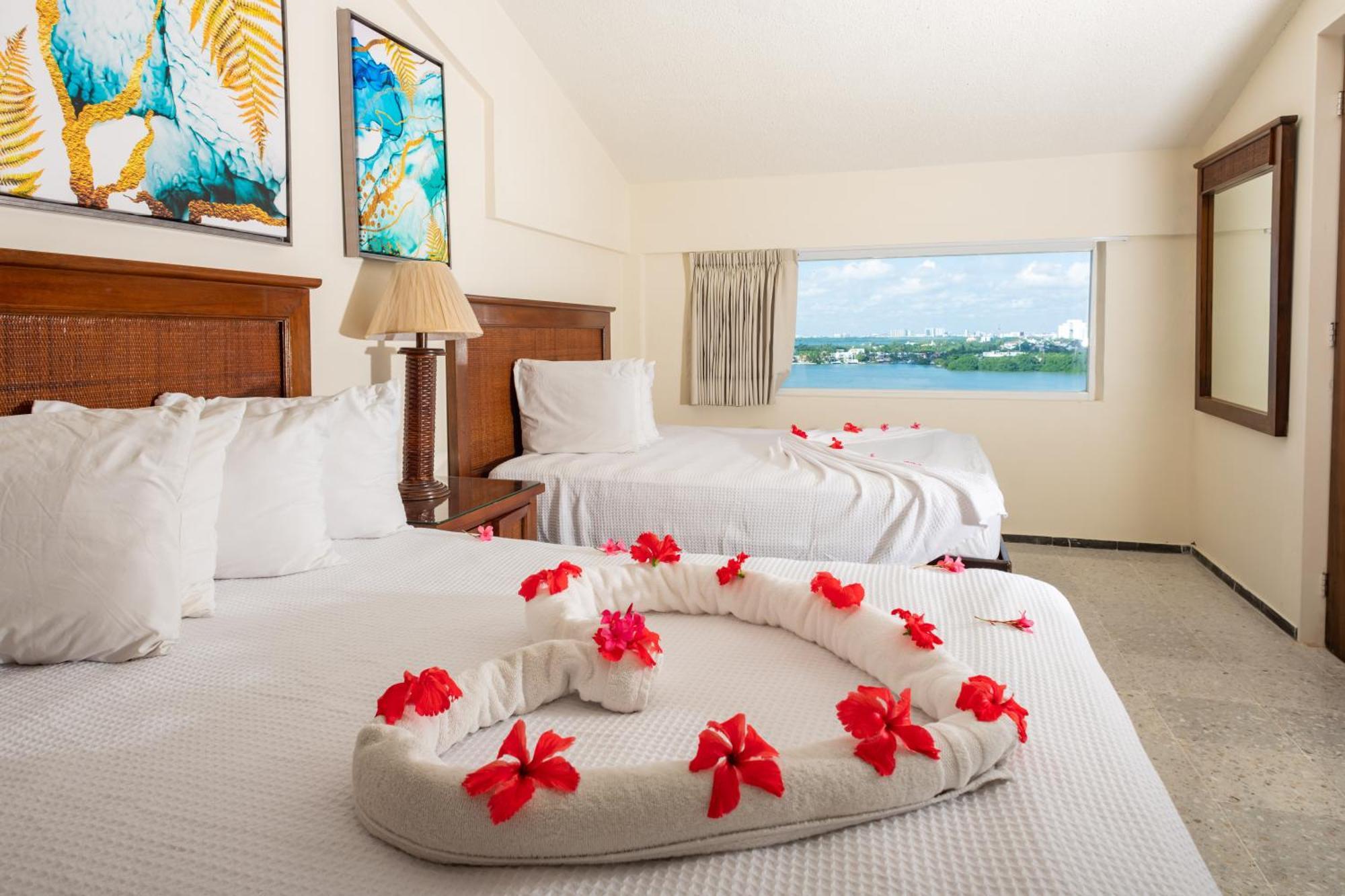 2 Story Oceanfront Penthouses On Cancun Beach! Exteriör bild